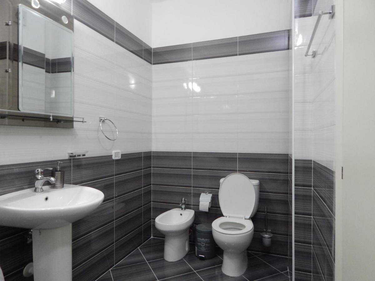 Modern Spacious 1 Bedroom Flat Next To The Beach Vlorë Exterior foto